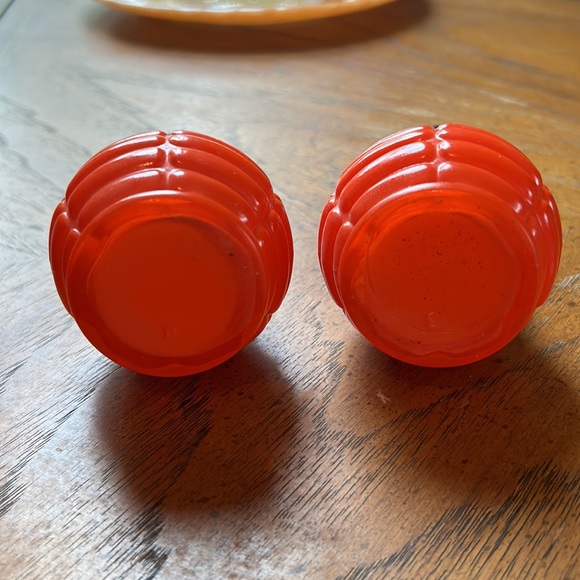 Anchor hocking orange salt and pepper shakers vintage - Picture 3 of 3